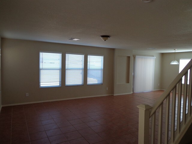 Building Photo - 6913 S Goshawk Dr