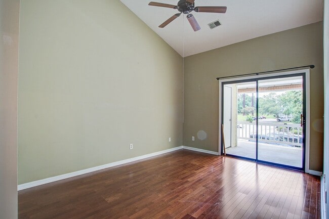 Building Photo - Cozy 2 Bedroom 2 Bathroom Condo in Seagate Village!