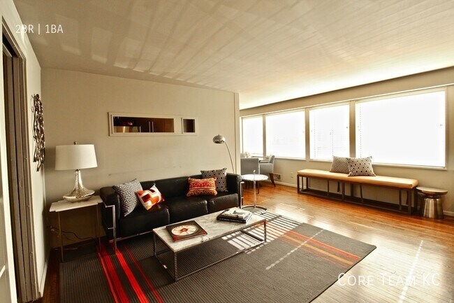 Building Photo - 1020 W 44th St