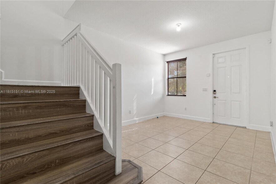 Building Photo - 5808 NW 46th Ln