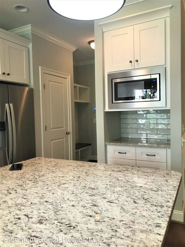 Building Photo - 3 br, 3 bath House - 105 Beckham Dr
