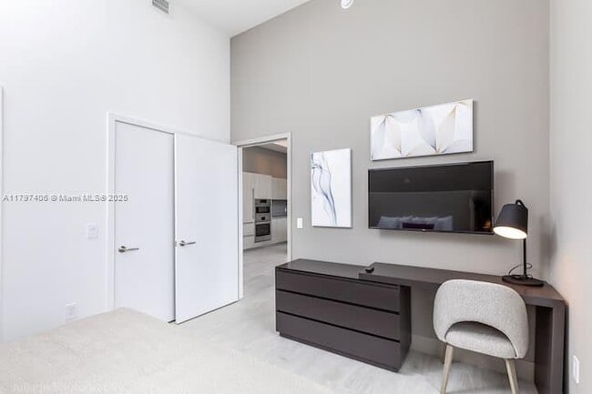 Building Photo - 4010 S Ocean Dr
