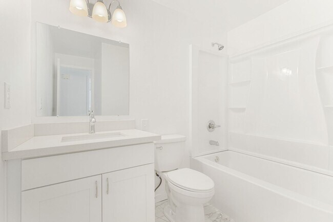 Building Photo - Downtown Issaquah 2 Bedroom 1 Bath Duplex