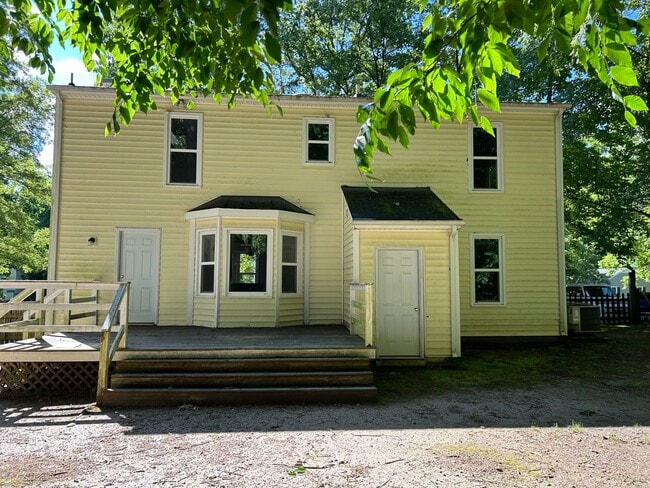 Building Photo - Charming 3BR Cape Cod w/ Loft, Skylights & Fenced Yard – Prime Midlothian Location - Buckingham V...
