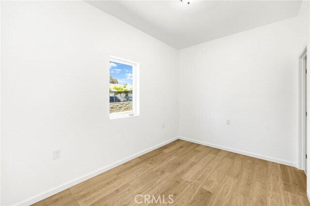 Building Photo - 1375 N Mentor Ave