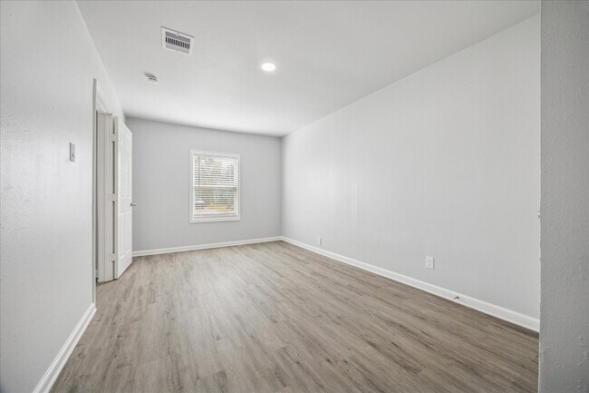 Building Photo - 5139 Enyart St