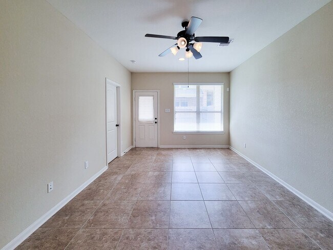 Building Photo - NEW 3 BEDROOM 2.5 BATH 2 CAR GARAGE HOME I...