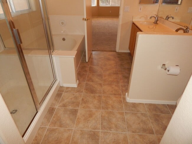 Building Photo - 3 Bedroom 2 Baths 1844 Sqft in Bluffs