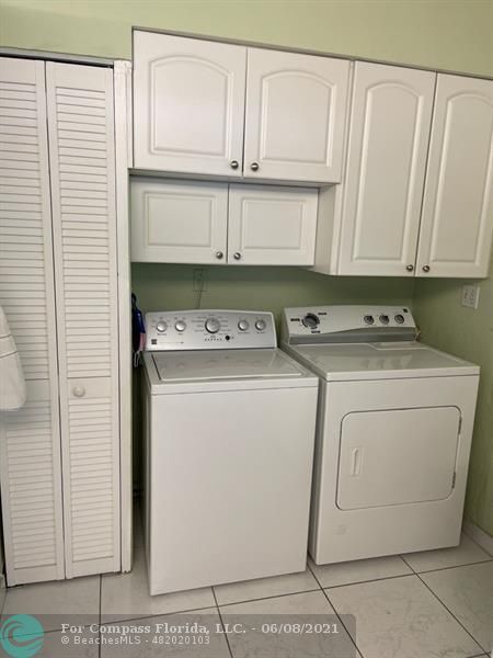 Building Photo - 671 E 59th St