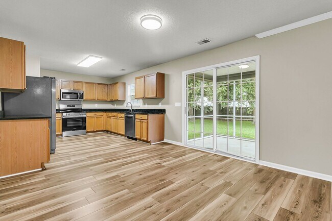 Building Photo - Recently Updated 4 bedroom 2.5 bathroom two story home available in Ladson!