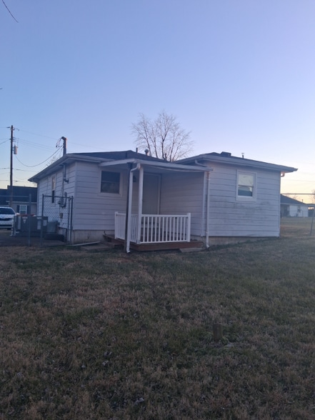 Building Photo - 2209 Kelly St