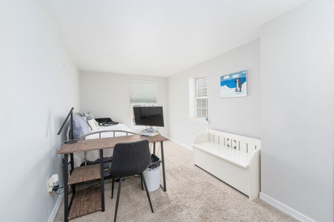 Building Photo - 1516 William St