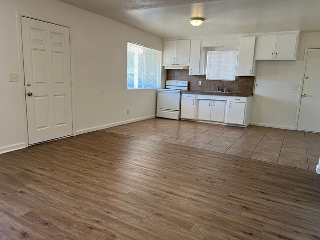 Building Photo - Alfreda Duplex