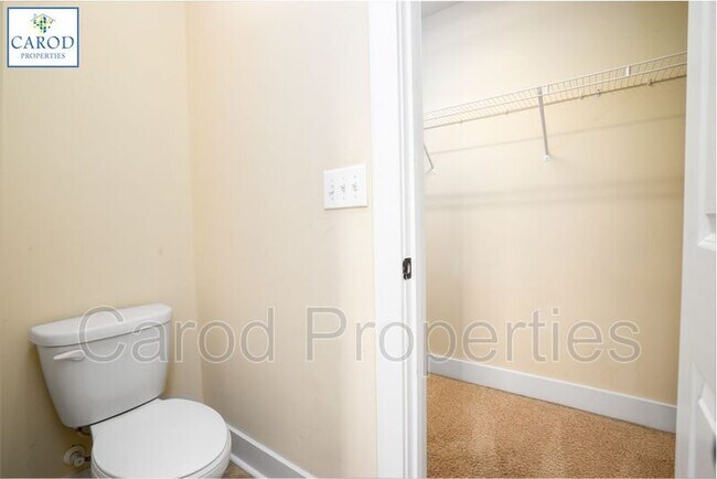 Building Photo - 3840 Willow Green Pl