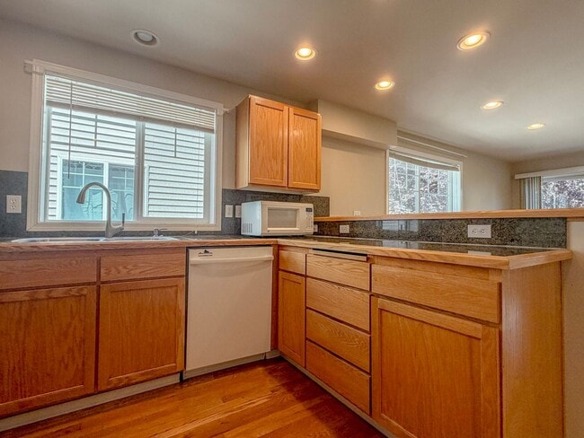 Building Photo - 3bd/2bth North Green Lake Townhome, $3,150/mo.