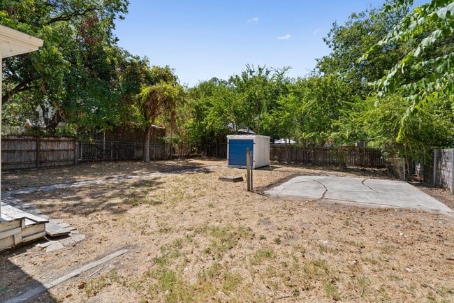 Building Photo - 1500 Newning Ave