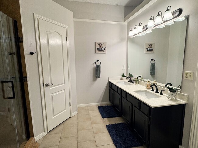 Building Photo - 105 Sky Country Dr