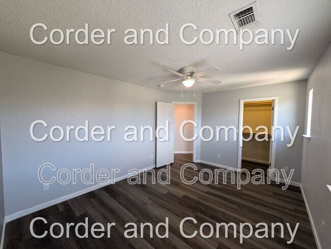 Building Photo - 317 Loma Linda Loop NE