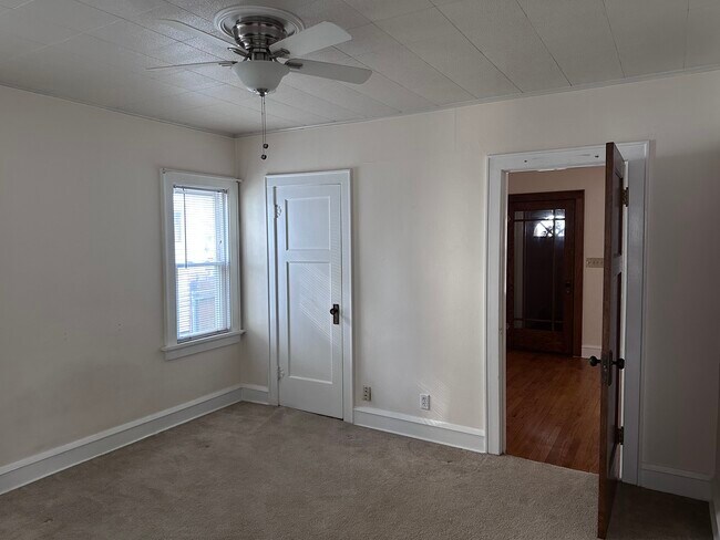 Building Photo - 3251 S Springfield Ave