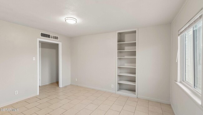 Building Photo - 513 Gilmore Way