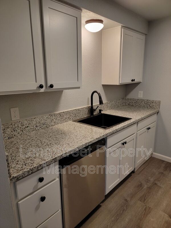 Building Photo - 3286 NE Lancaster St