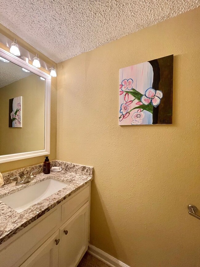 Building Photo - Condo: Jefferson Towne