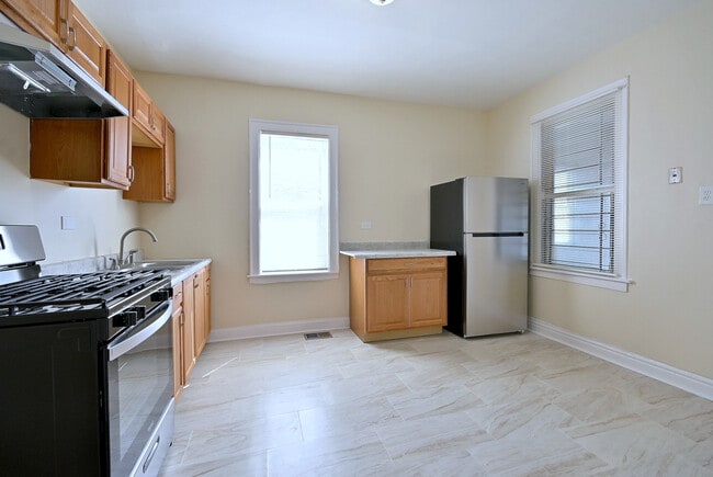 Building Photo - 8602 S Muskegon Ave