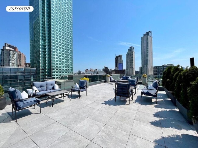 Building Photo - 21-59 44th Drive 2C