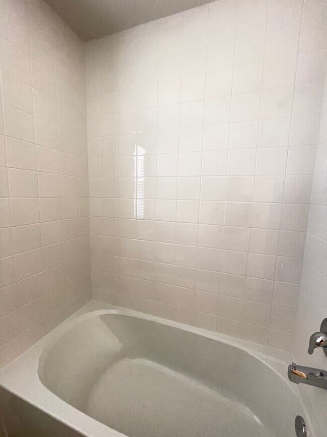 Building Photo - Newly Built, Water View, Luxury Executive ...