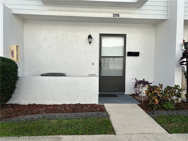 Primary Photo - 2016 Lakeview Dr