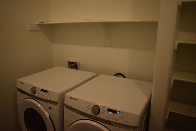 Building Photo - 4472 N San Miguel Ave