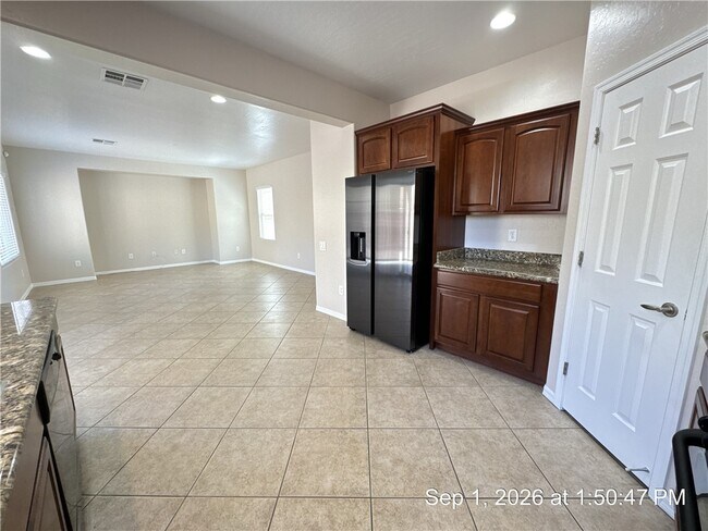 Building Photo - 6854 N Inca Jay Ct