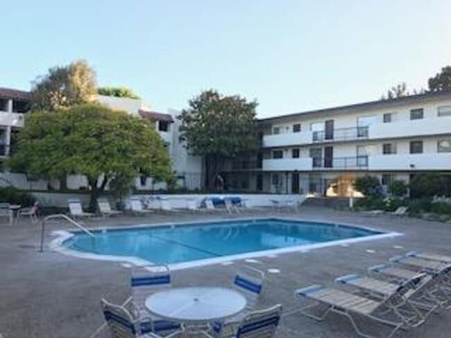 Building Photo - 2bd/1bath Condo at OceanForest Complex in Monterey