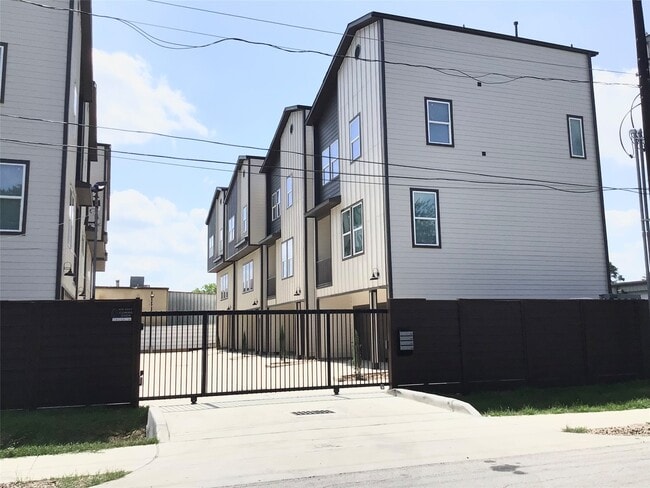 Building Photo - 2109 Marnel Rd