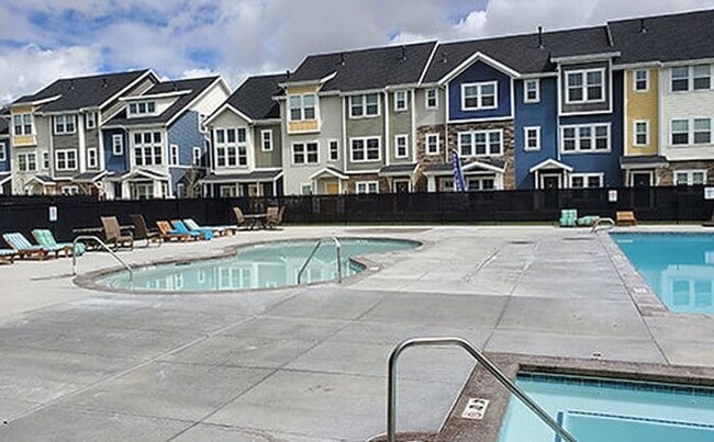 Building Photo - Remodeled Vineyard Townhome w/ 2 Car Garage
