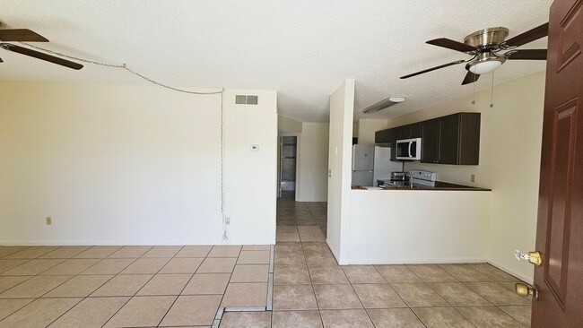 Building Photo - 1050 N Fiske Blvd