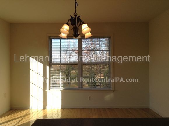 Building Photo - 542 Meadow Croft Cir