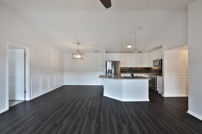 Building Photo - 763 Hidden Springs Dr