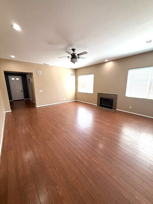 Building Photo - Gorgeous turn key 3 bedroom house