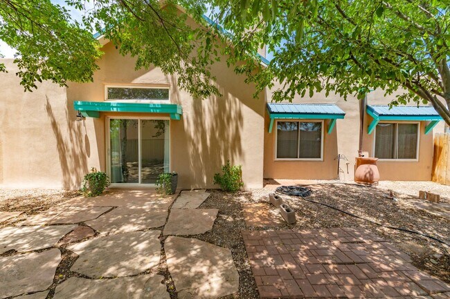 Building Photo - Beautiful Southside Adobe on Vuelta Colorada