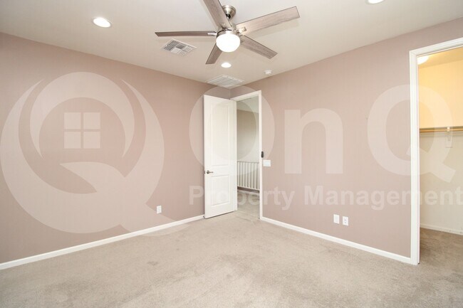 Building Photo - 3080 S Jasmine Dr