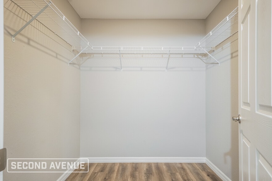 Building Photo - 930 NE 16th Terrace