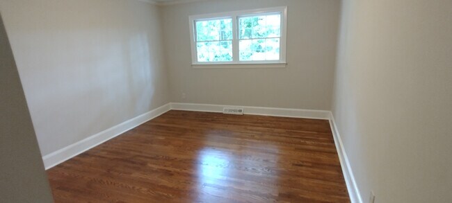 Building Photo - Room in House on Joyner Pl