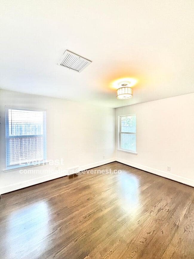 Building Photo - 6226 Saratoga Cir