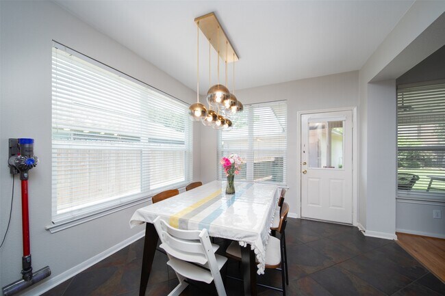 Building Photo - 20722 Fawnbrook Ct