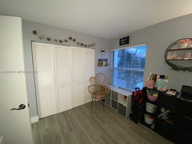 Building Photo - 455 S Pine Island Rd