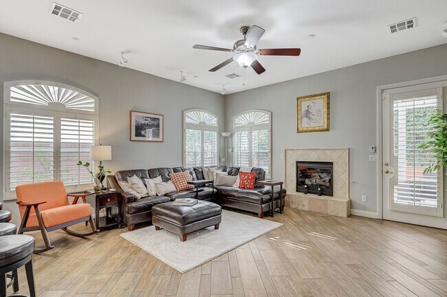 Building Photo - Stunning single-story home in picturesque community!