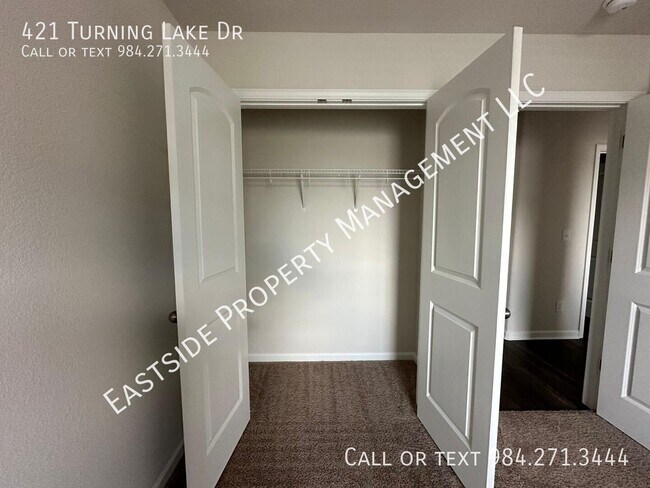 Building Photo - 421 Turning Lk Dr