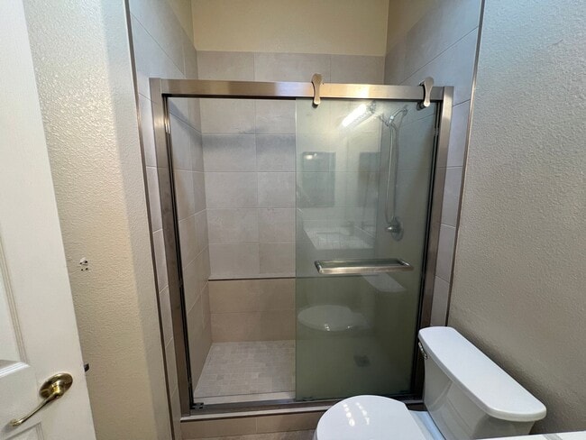 Building Photo - 4-bedroom single story located in Sylvan S...