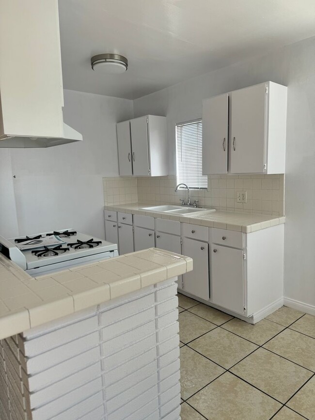 Building Photo - 1 BDRM, 1 BA WITH PARKING (PICTURES COMING...